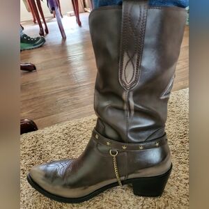 Brown Leather Cowboy Boots with Star Accents